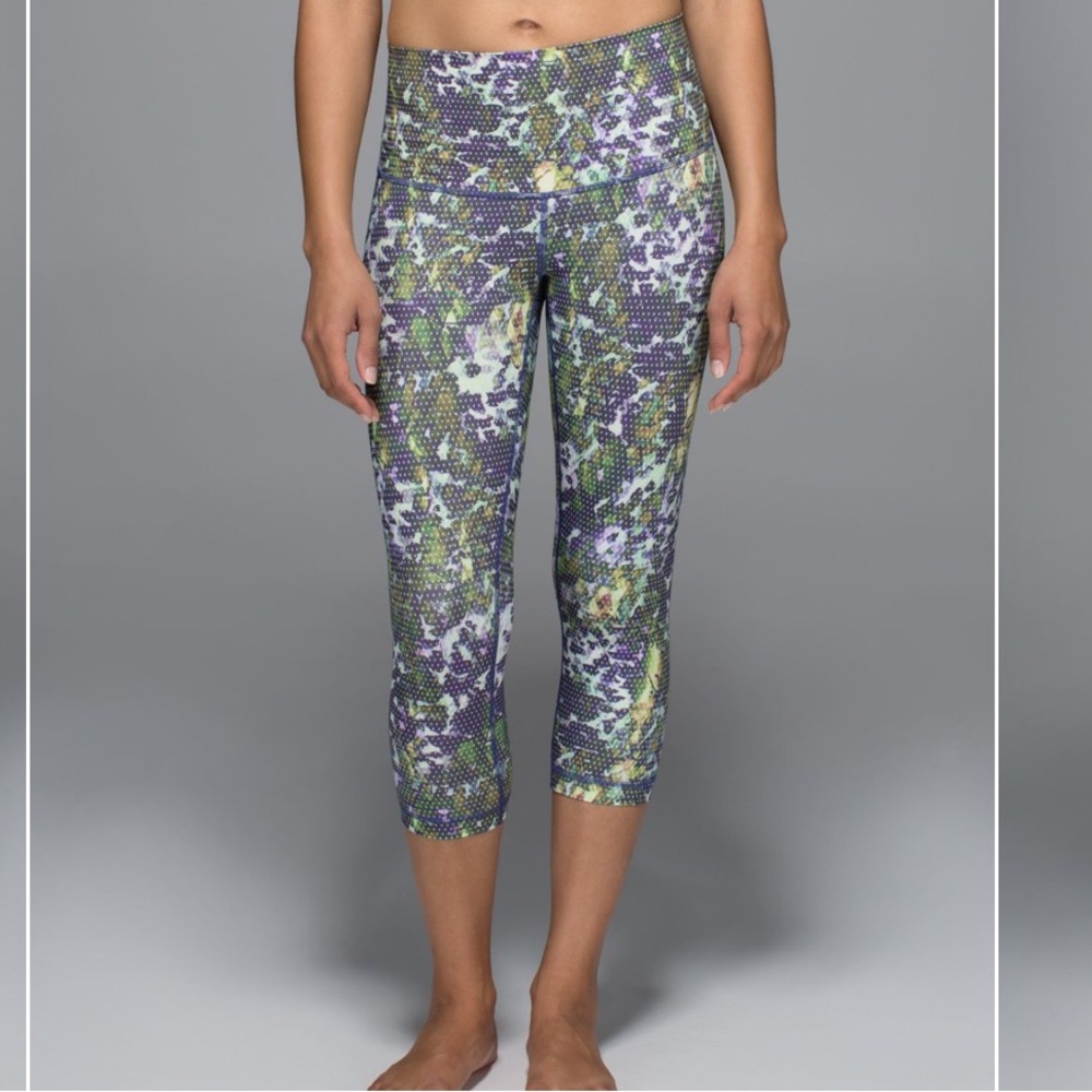 LULULEMON Wunder Under Crop II Full-On Luxtreme Sz 10 Floral Sport White Multi